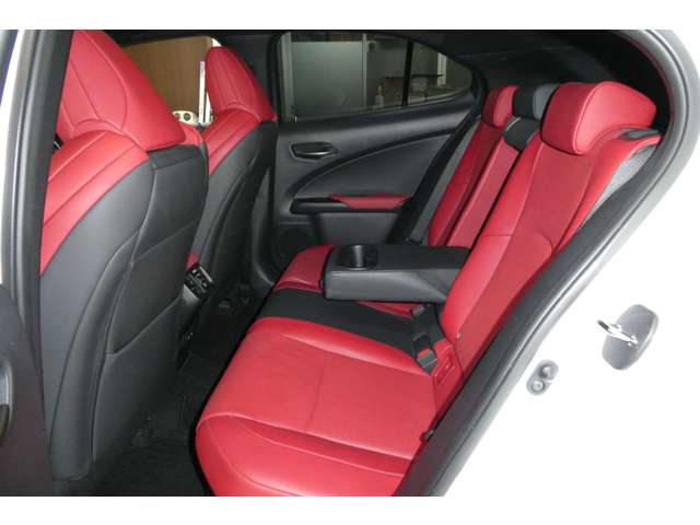 レクサス ＵＸ２５０ｈ ２５０Ｈ Ｆスポーツ ４ＷＤ R1年 (東北) 99