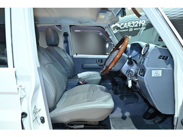 トヨタ ランドクルーザーバン ４．０ ４ＷＤ H27年 (関東) 99