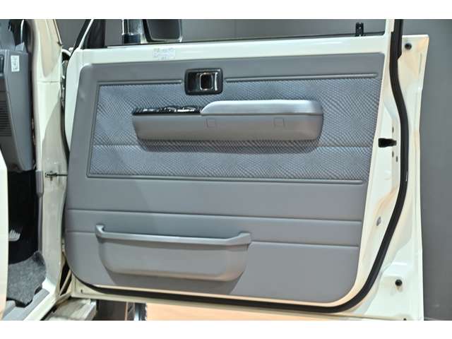 トヨタ ランドクルーザーバン ４．０ ４ＷＤ H27年 (関東) 99