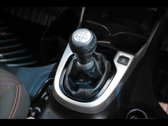 ホンダ フィット ＲＳ 車検整備付 H26年 (関東) 99