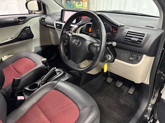 トヨタ ｉＱ １．３ １３０Ｇ ＭＴゴー レザーパッケージ H23年 (近畿) 99