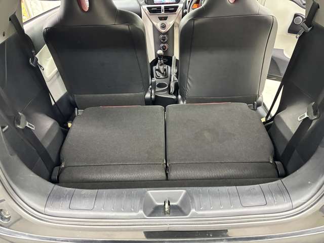 トヨタ ｉＱ １．３ １３０Ｇ ＭＴゴー レザーパッケージ H23年 (近畿) 99