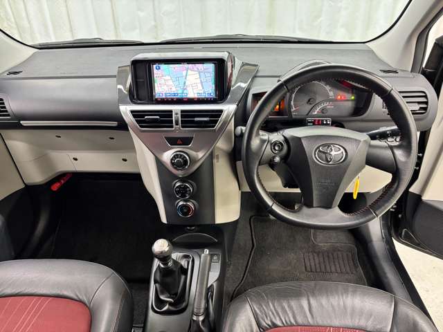 トヨタ ｉＱ １．３ １３０Ｇ ＭＴゴー レザーパッケージ H23年 (近畿) 99