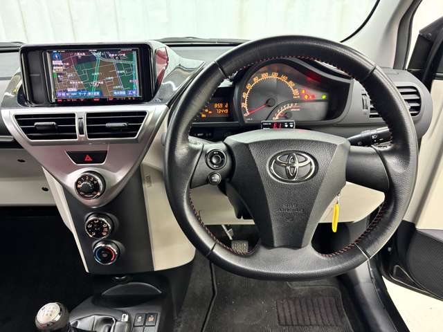 トヨタ ｉＱ １．３ １３０Ｇ ＭＴゴー レザーパッケージ H23年 (近畿) 99