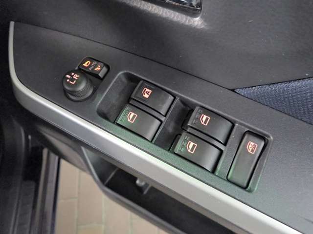 トヨタ ルーミー １．０ カスタム Ｇ－Ｔ R4年 (近畿) 99