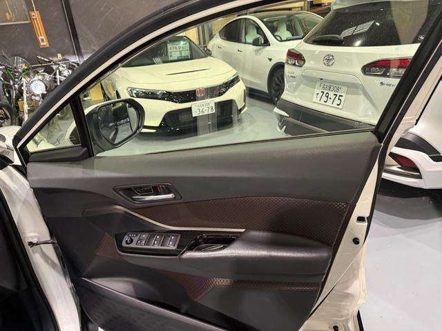 トヨタ Ｃ−ＨＲ ハイブリッド １．８ Ｇ H29年 (東海) 99