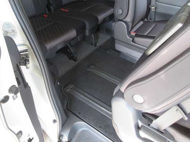 日産 セレナ １．２ Ｅ－ＰＯＷＥＲ ハイウェイスター Ｖ R1年 () 99
