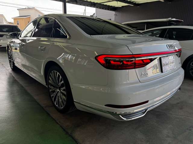 アウディ Ａ８ Ｌ ６０ ＴＦＳＩ クワトロ ４ＷＤ R1年 () 99