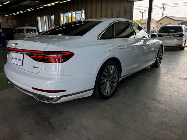 アウディ Ａ８ Ｌ ６０ ＴＦＳＩ クワトロ ４ＷＤ R1年 () 99