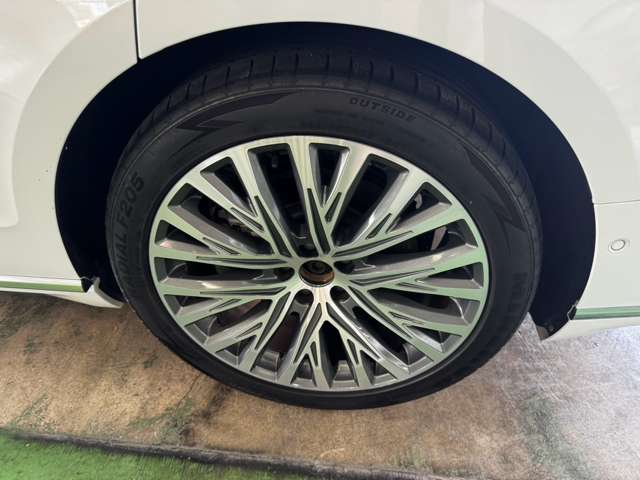 アウディ Ａ８ Ｌ ６０ ＴＦＳＩ クワトロ ４ＷＤ R1年 () 99