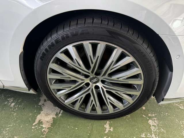 アウディ Ａ８ Ｌ ６０ ＴＦＳＩ クワトロ ４ＷＤ R1年 () 99