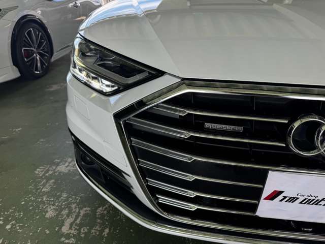 アウディ Ａ８ Ｌ ６０ ＴＦＳＩ クワトロ ４ＷＤ R1年 () 99