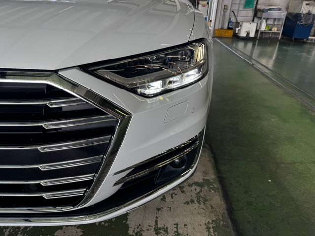 アウディ Ａ８ Ｌ ６０ ＴＦＳＩ クワトロ ４ＷＤ R1年 () 99