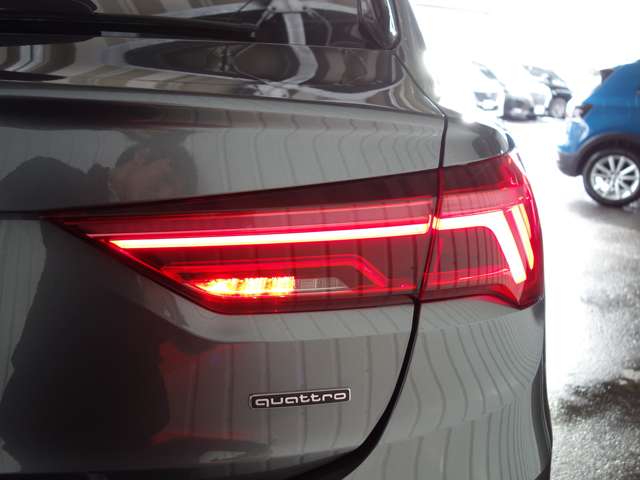 アウディ Ｑ３　スポーツバック ３５ ＴＤＩ クワトロ Ｓライン ディーゼルターボ ４ＷＤ R3年 (北海道) 99