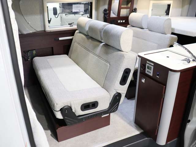 トヨタ ハイエースバン キャンピング R8年 (北海道) 99