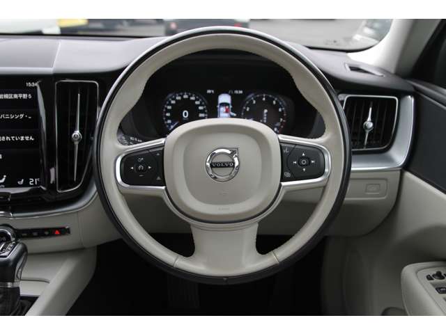 ボルボ ＸＣ６０ Ｔ５ ＡＷＤ モメンタム ４ＷＤ H29年 (関東) 99