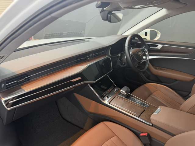 アウディ Ａ６ ５５ ＴＦＳＩ クワトロ デビューパッケージ ４ＷＤ R1年 (関東) 99