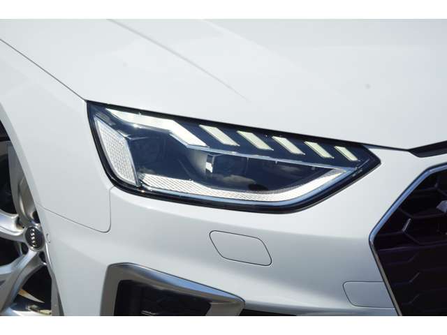 アウディ Ａ４ ３５　ＴＦＳＩ　Ｓライン R2年 (関東) 99