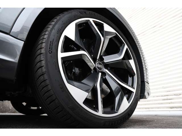 アウディ ＲＳ　Ｑ８ ４．０ ４ＷＤ R3年 (東海) 99