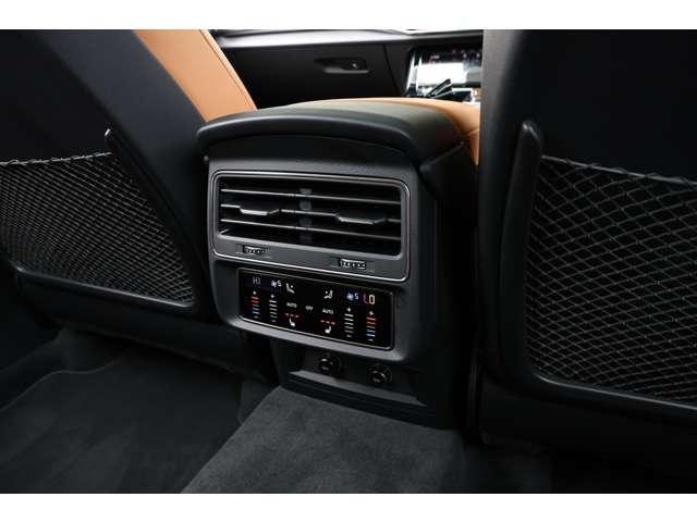 アウディ ＲＳ　Ｑ８ ４．０ ４ＷＤ R3年 (東海) 99