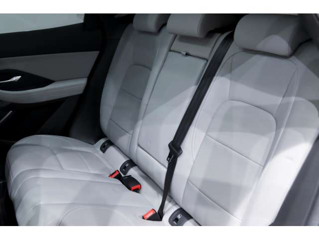 ジャガー Ｅペイス Ｒダイナミック ＳＥ ２．０Ｌ Ｐ２５０ ４ＷＤ R3年 (関東) 99