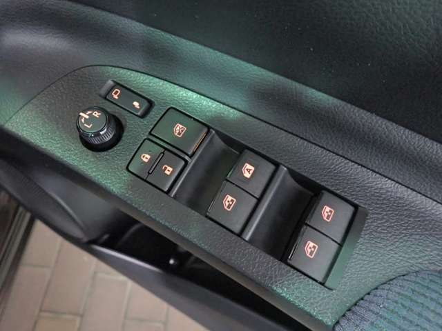 トヨタ シエンタ　ハイブリッド ハイブリッド １．５ Ｇ H29年 (近畿) 99