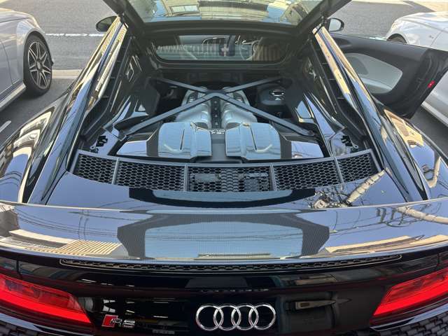 アウディ Ｒ８ Ｖ１０ パフォーマンス ５．２ ＦＳＩ クワトロ ４ＷＤ R3年 (中国) 99