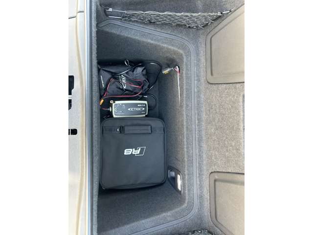 アウディ Ｒ８ Ｖ１０ パフォーマンス ５．２ ＦＳＩ クワトロ ４ＷＤ R3年 (中国) 99