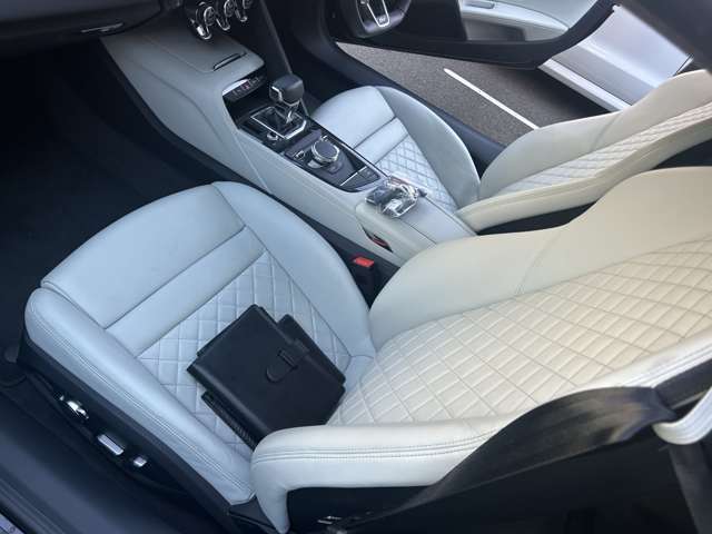 アウディ Ｒ８ Ｖ１０ パフォーマンス ５．２ ＦＳＩ クワトロ ４ＷＤ R3年 (中国) 99