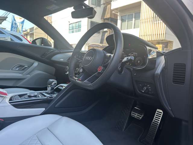 アウディ Ｒ８ Ｖ１０ パフォーマンス ５．２ ＦＳＩ クワトロ ４ＷＤ R3年 (中国) 99
