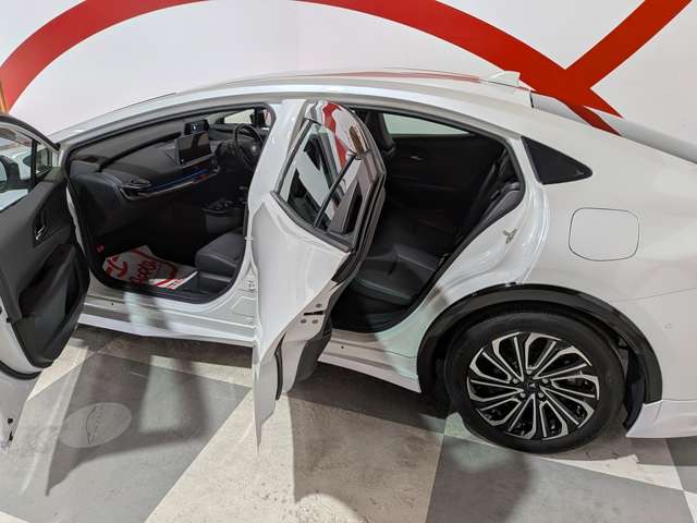 トヨタ プリウス ２．０ Ｚ Ｅ－ＦＯＵＲ ４ＷＤ R5年 (東北) 99