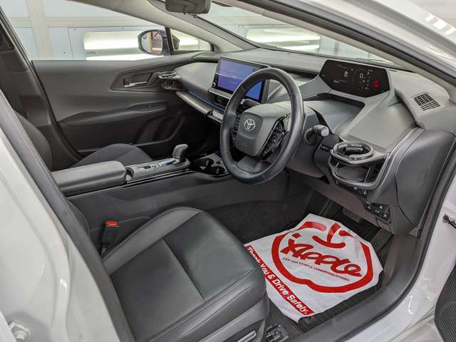トヨタ プリウス ２．０ Ｚ Ｅ－ＦＯＵＲ ４ＷＤ R5年 (東北) 99