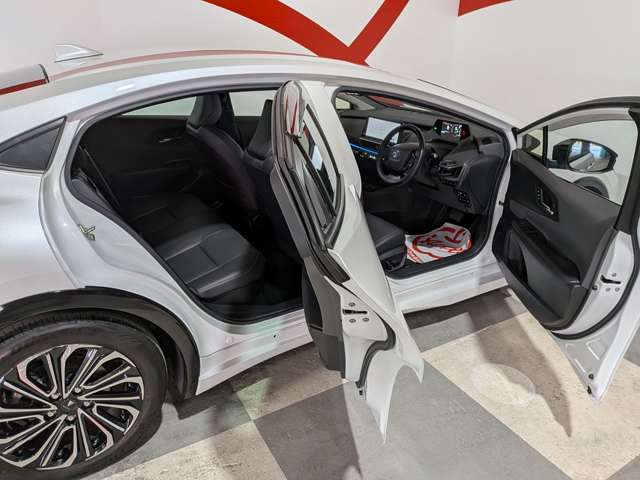 トヨタ プリウス ２．０ Ｚ Ｅ－ＦＯＵＲ ４ＷＤ R5年 (東北) 99