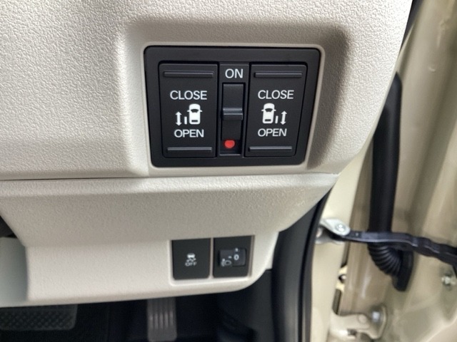 ホンダ Ｎ　ＢＯＸ ６６０ ファッションスタイル ２トーン R7年 (近畿) 99