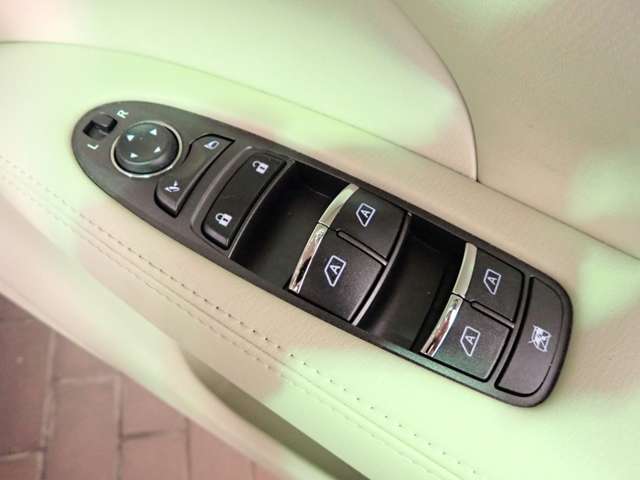 日産 フーガ　ハイブリッド ３．５ H30年 (近畿) 99