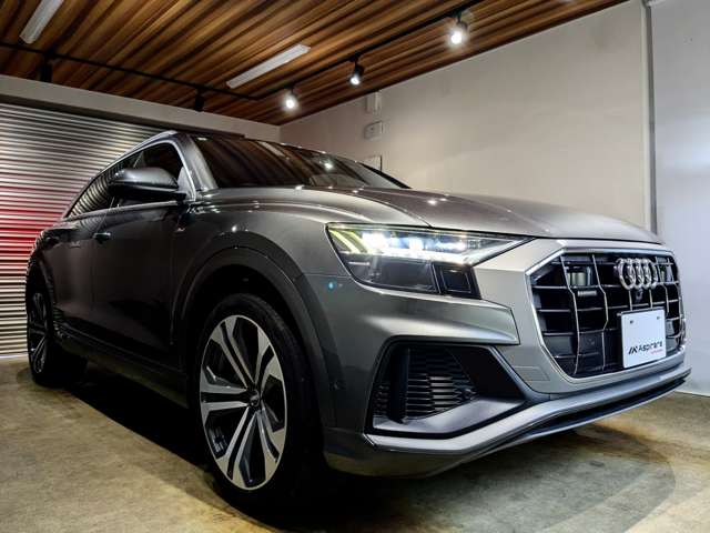 アウディ Ｑ８ ５５ ＴＦＳＩ クワトロ デビューパッケージ Ｓライン ４ＷＤ R1年 () 99