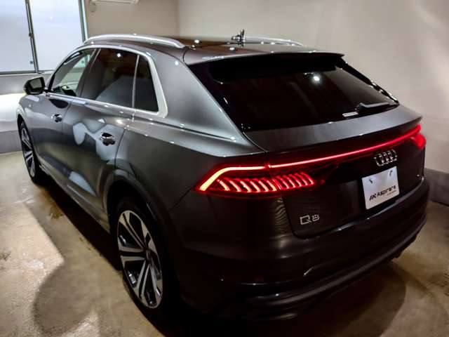 アウディ Ｑ８ ５５ ＴＦＳＩ クワトロ デビューパッケージ Ｓライン ４ＷＤ R1年 () 99