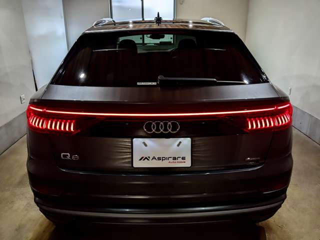アウディ Ｑ８ ５５ ＴＦＳＩ クワトロ デビューパッケージ Ｓライン ４ＷＤ R1年 () 99