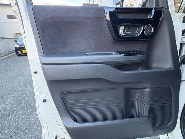 ホンダ Ｎ　ＢＯＸ カスタム ６６０ Ｌ ターボ ４ＷＤ R5年 () 99