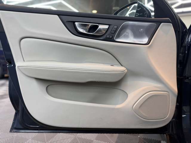ボルボ Ｖ６０ リチャージ プラグイン ハイブリッド Ｔ６ ＡＷＤ インスクリプション R4年 (関東) 99