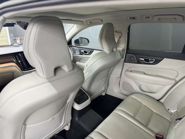 ボルボ Ｖ６０ リチャージ プラグイン ハイブリッド Ｔ６ ＡＷＤ インスクリプション R4年 (関東) 99