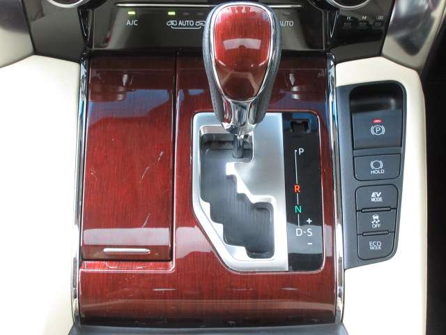 トヨタ ヴェルファイア　ハイブリッド ハイブリッド ２．５ Ｖ Ｌエディション Ｅ－ＦＯＵＲ ４ＷＤ H28年 (関東) 99