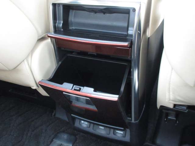 トヨタ ヴェルファイア　ハイブリッド ハイブリッド ２．５ Ｖ Ｌエディション Ｅ－ＦＯＵＲ ４ＷＤ H28年 (関東) 99