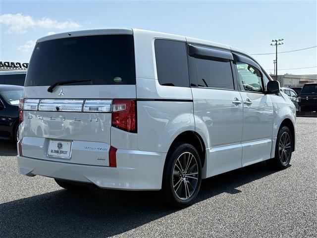 三菱 デリカ　Ｄ：５ アーバンギア ２．２ Ｇ パワーパッケージ ディーゼルターボ ４ＷＤ R1年 (九州・沖縄) 99