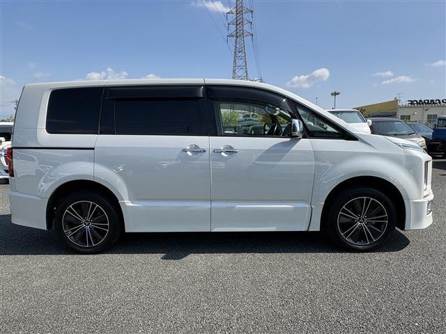 三菱 デリカ　Ｄ：５ アーバンギア ２．２ Ｇ パワーパッケージ ディーゼルターボ ４ＷＤ R1年 (九州・沖縄) 99