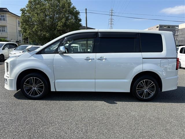 三菱 デリカ　Ｄ：５ アーバンギア ２．２ Ｇ パワーパッケージ ディーゼルターボ ４ＷＤ R1年 (九州・沖縄) 99