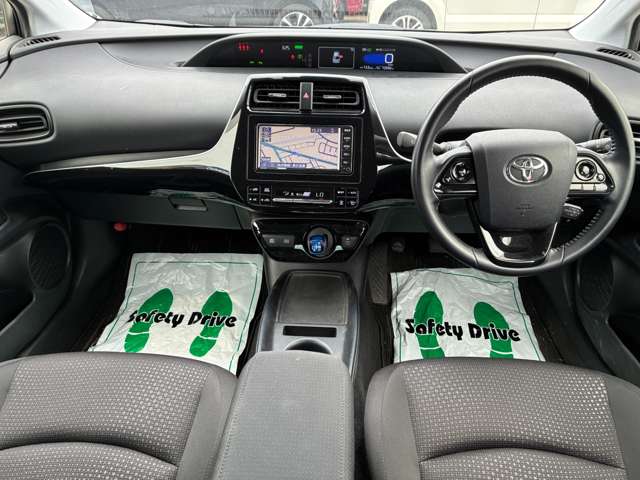トヨタ プリウス １．８ Ｓ セーフティ プラスＩＩ Ｅ－ＦＯＵＲ ４ＷＤ R3年 (北海道) 99