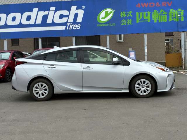トヨタ プリウス １．８ Ｓ セーフティ プラスＩＩ Ｅ－ＦＯＵＲ ４ＷＤ R3年 (北海道) 99