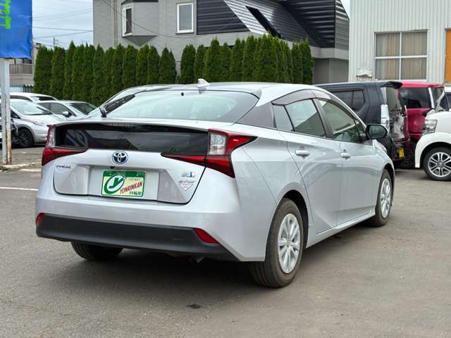トヨタ プリウス １．８ Ｓ セーフティ プラスＩＩ Ｅ－ＦＯＵＲ ４ＷＤ R3年 (北海道) 99