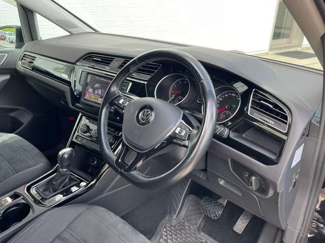 フォルクスワーゲン ゴルフトゥーラン ＴＳＩ　ハイライン H29年 (九州・沖縄) 99